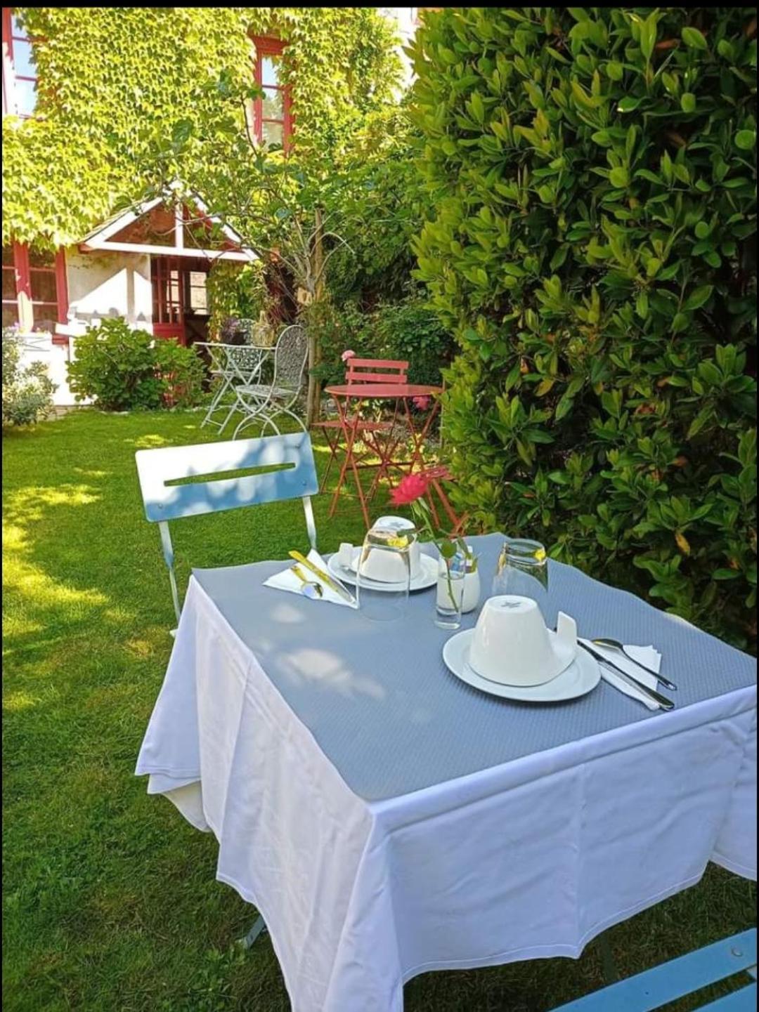 Équemauville Les Chambres D'Hotes Le Val D'Honfleur מראה חיצוני תמונה